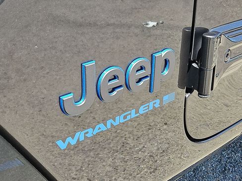 Used 2025 Jeep Wrangler Unlimited Sahara w/ Safety Group AWD/4WD image 35