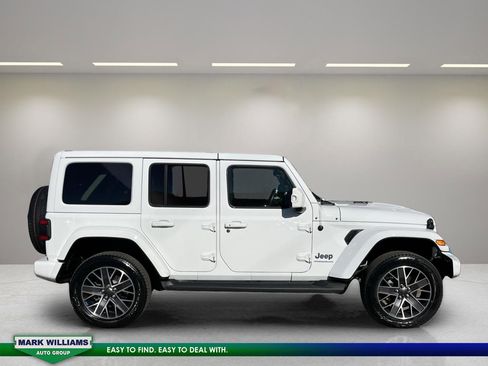 Used 2023 Jeep Wrangler Unlimited Sahara image 8