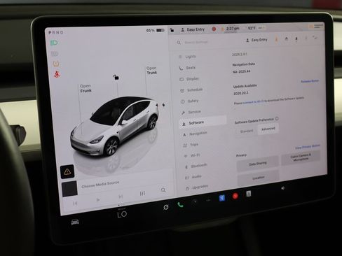 Used 2024 Tesla Model Y Long Range AWD/4WD image 31