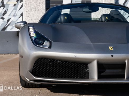 Used 2019 Ferrari 488 Spider image 4