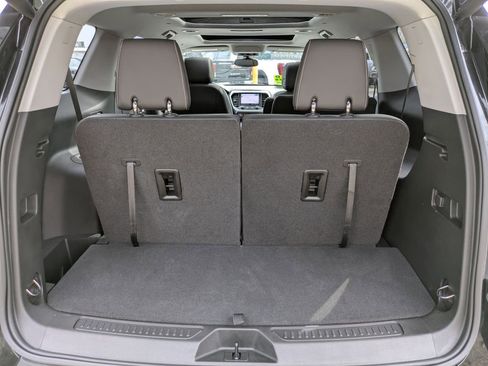 Certified 2023 GMC Acadia SLT w/ Preferred Package image 35