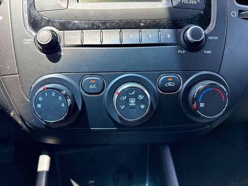 Used 2017 Kia Forte LX FWD image 19