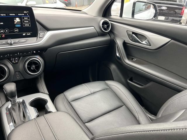 Used 2024 Chevrolet Blazer LT FWD image 17
