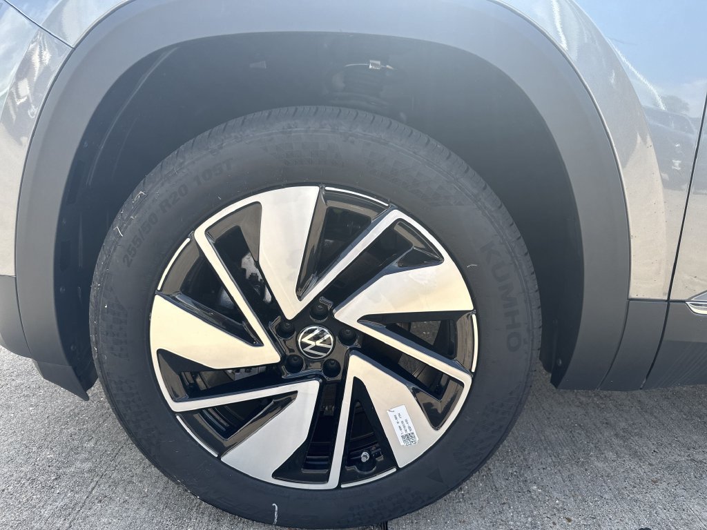 Used 2024 Volkswagen Atlas SEL AWD/4WD image 9