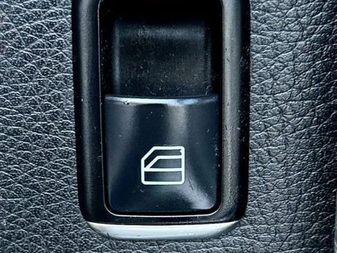Used 2014 Mercedes-Benz GLK 350 4MATIC image 39