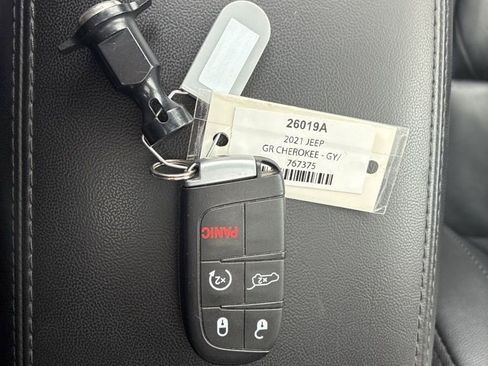 Used 2021 Jeep Grand Cherokee Limited image 39