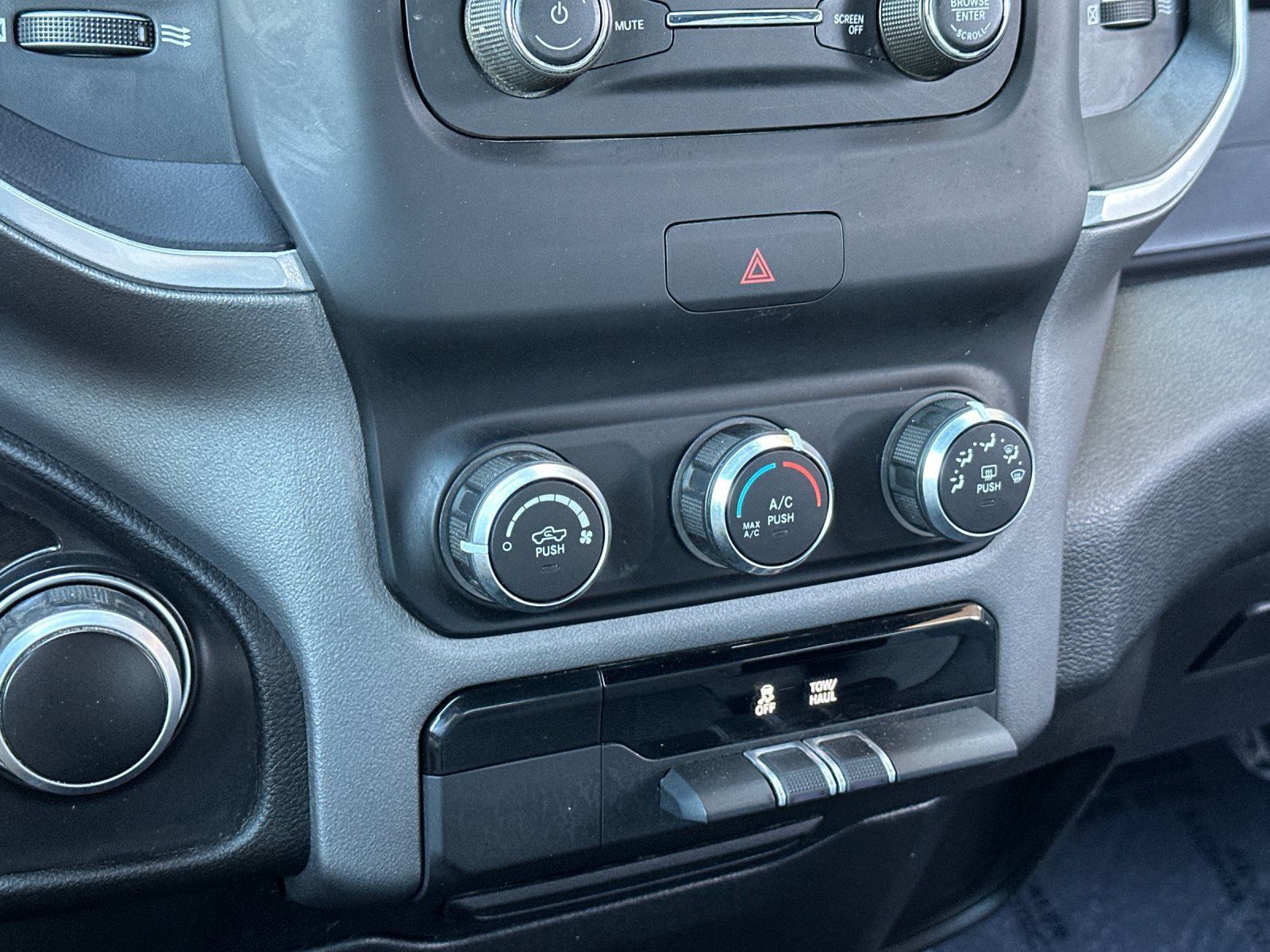 Used 2022 RAM 1500 Big Horn AWD/4WD image 18