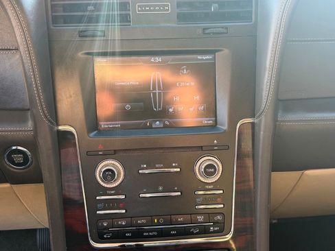 Used 2015 Lincoln Navigator 4WD w/ Equipment Group 101A Reserve image 29