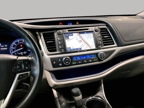 Used 2018 Toyota Highlander Limited FWD image 7