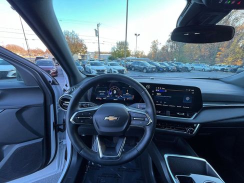 Used 2025 Chevrolet Equinox LT image 30