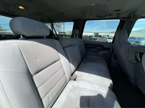 Used 2005 Ford Excursion XLT image 23