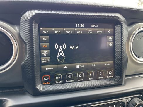 Used 2022 Jeep Wrangler Unlimited Sahara w/ LED Lighting Group image 10