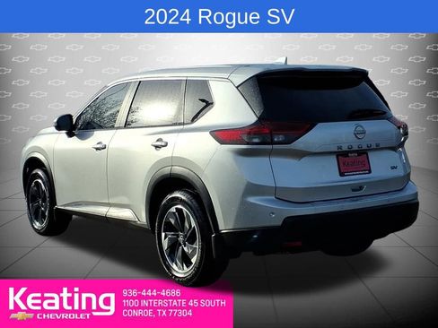 Used 2024 Nissan Rogue SV FWD image 2