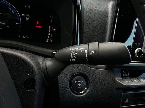 Used 2025 Toyota Camry SE image 36