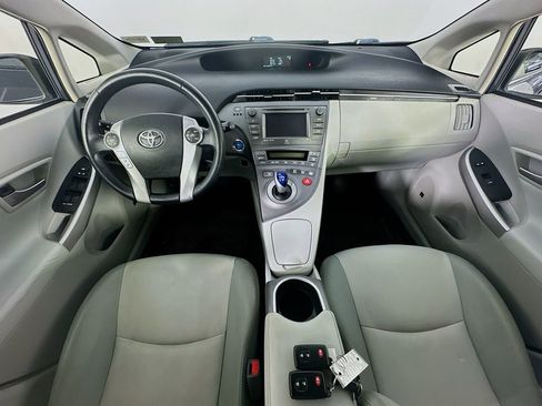 Used 2014 Toyota Prius Four image 10