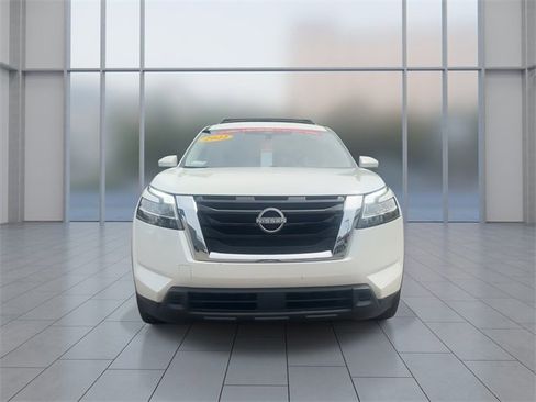 Certified 2022 Nissan Pathfinder SV image 3