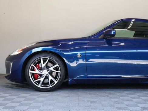 Used 2017 Nissan 370Z Coupe RWD image 8