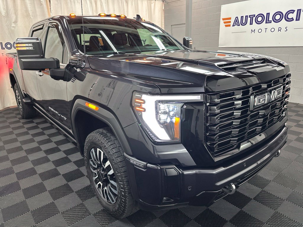 Used 2025 GMC Sierra 2500 Denali Ultimate AWD/4WD image 2