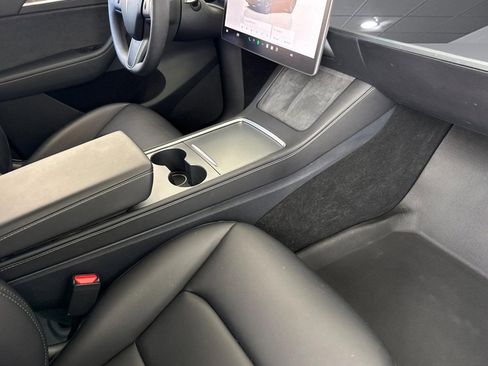 Used 2025 Tesla Model Y Long Range AWD/4WD image 31