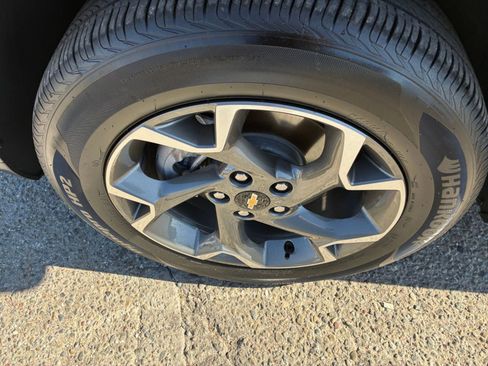 Used 2025 Chevrolet Trax LT FWD image 31