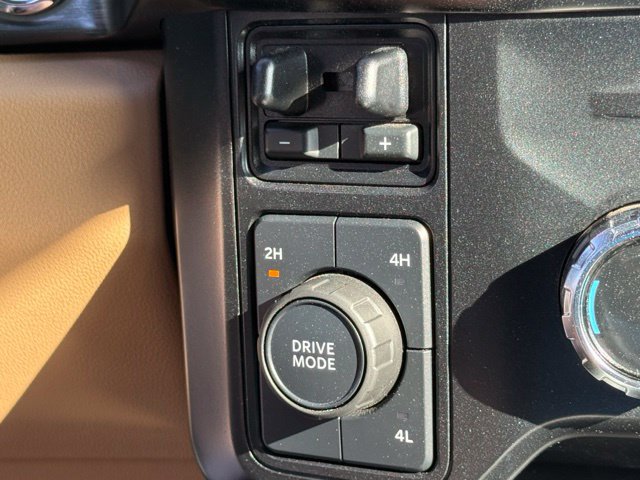 Used 2024 Ford F250 Lariat w/ Sport Appearance Package AWD/4WD image 28
