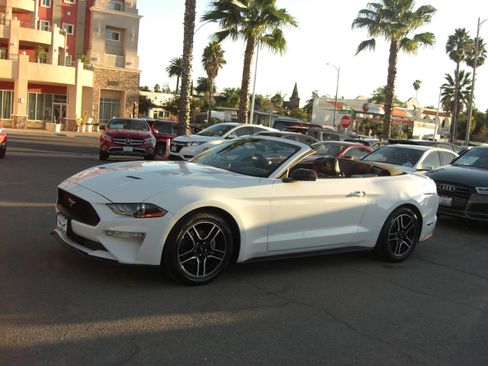 Used 2018 Ford Mustang Premium image 2
