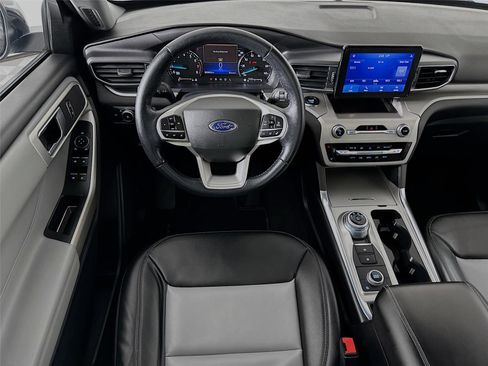Used 2022 Ford Explorer XLT w/ Equipment Group 202A image 22