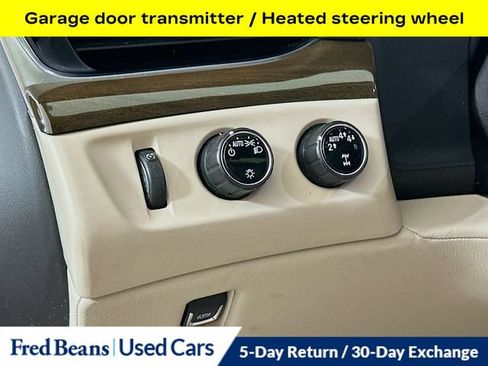 Used 2020 Cadillac Escalade Premium Luxury AWD/4WD image 16