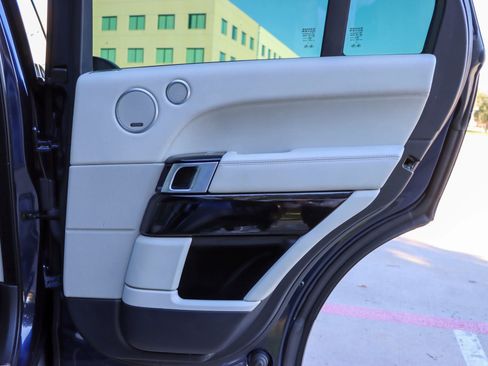Used 2015 Land Rover Range Rover HSE image 14