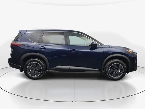 Used 2026 Nissan Rogue SV w/ SV Premium Package image 11