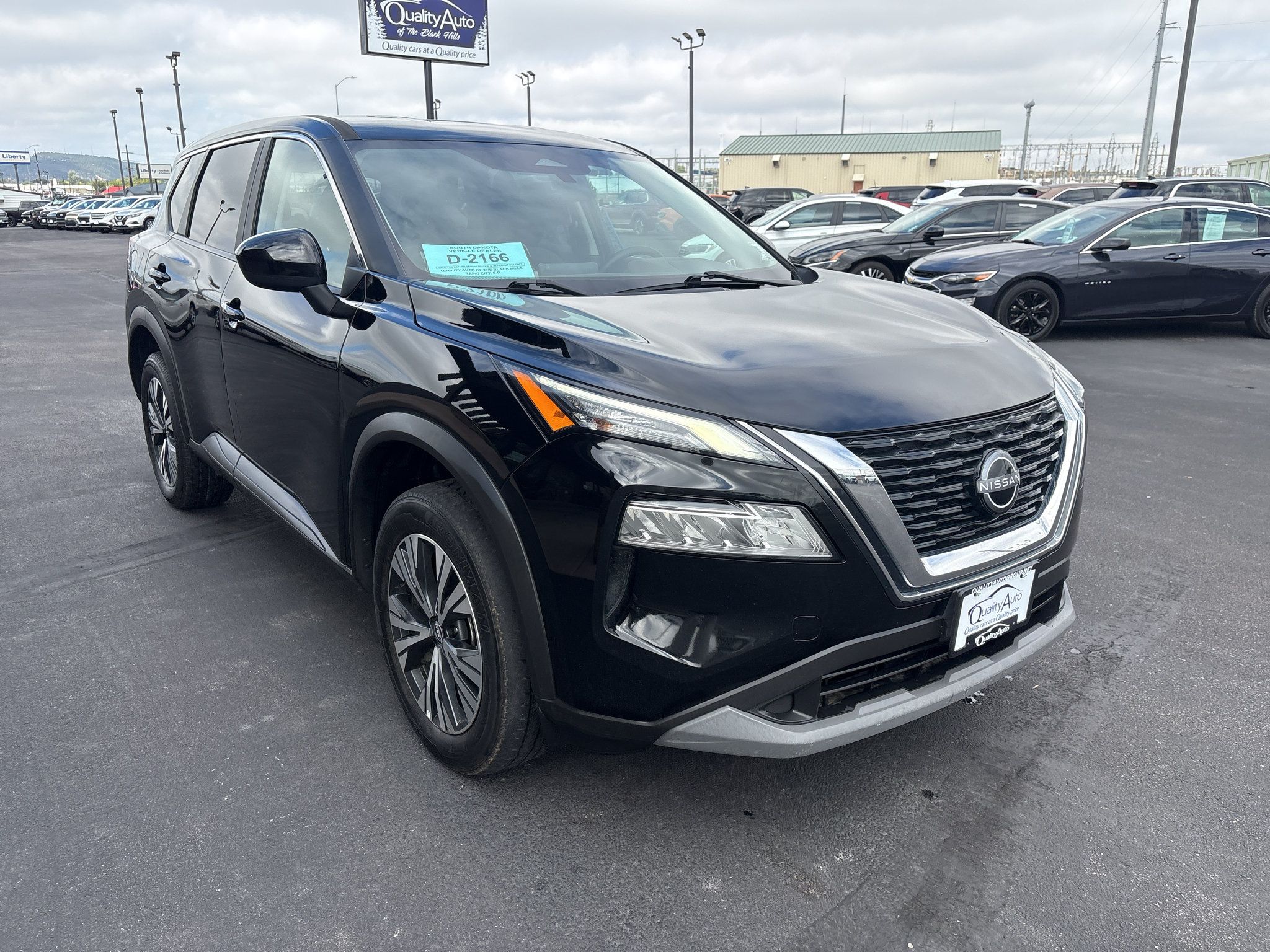 Used 2023 Nissan Rogue SV AWD/4WD image 4