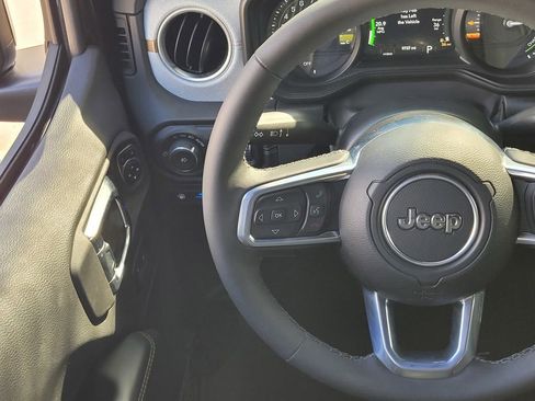 Used 2025 Jeep Wrangler Unlimited Sahara w/ Safety Group image 12