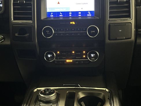 Used 2020 Ford Expedition Max XLT w/ Equipment Group 202A AWD/4WD image 31