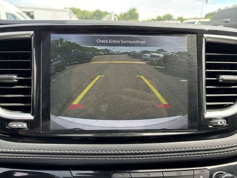 Certified 2024 Chrysler Pacifica Limited FWD image 25