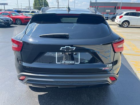 Used 2025 Chevrolet Trax RS FWD image 10