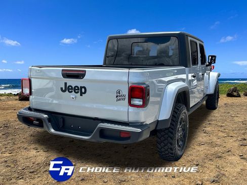 Used 2023 Jeep Gladiator Sport AWD/4WD image 8