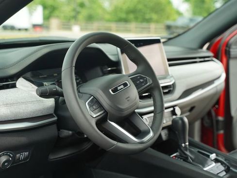 Used 2023 Jeep Compass Latitude w/ Sun and Sound Group AWD/4WD image 28