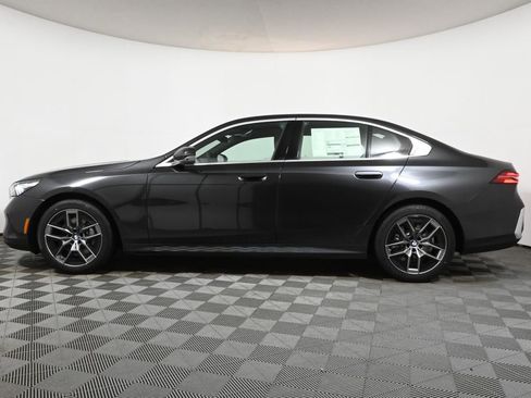 Used 2026 BMW 530i xDrive w/ Premium Package image 2