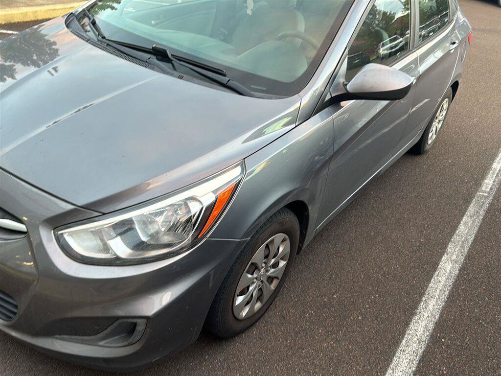 Used 2017 Hyundai Accent SE FWD image 2