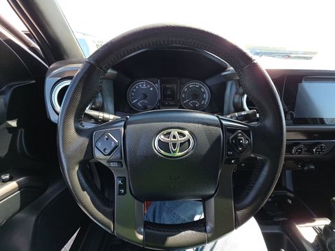 Used 2017 Toyota Tacoma TRD Off-Road image 15