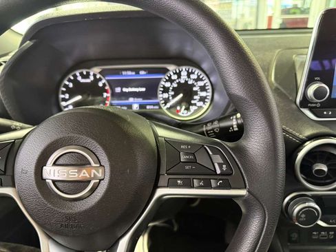 Used 2024 Nissan Sentra SV FWD image 11