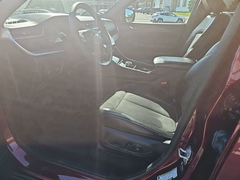 Certified 2024 Jeep Grand Cherokee Altitude AWD/4WD image 15