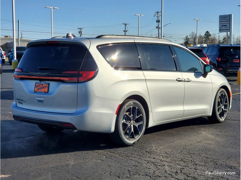 New 2026 Chrysler Pacifica Select w/ S Appearance Package FWD image 10