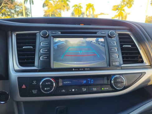 Used 2017 Toyota Highlander XLE image 23