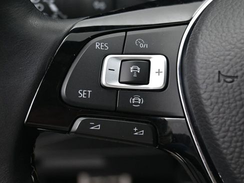 Used 2021 Volkswagen Tiguan SE R-Line image 17