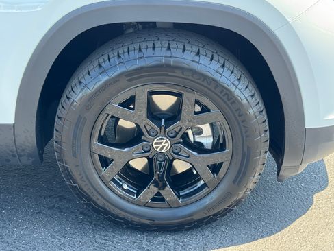 Used 2025 Volkswagen Atlas Peak Edition SE AWD/4WD image 12