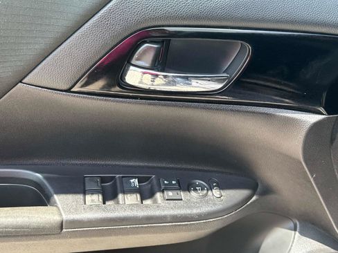 Certified 2017 Honda Accord LX image 17