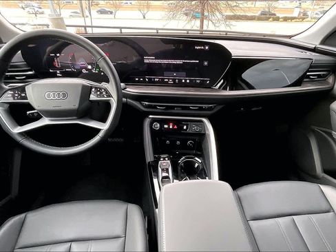 Used 2025 Audi Q5 Premium w/ Convenience Package image 14