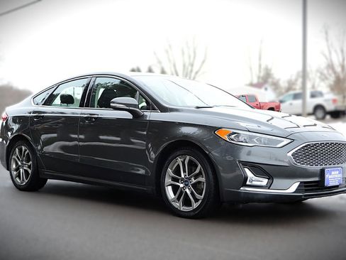 Used 2020 Ford Fusion Titanium image 3