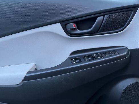 Used 2022 Hyundai Kona SE image 12